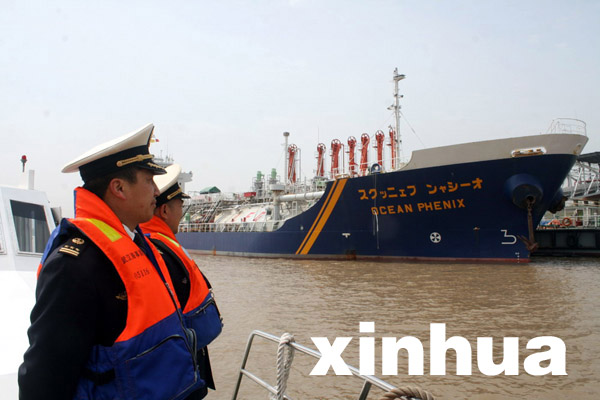 武汉新港阳逻港区迎来今年首艘外籍船舶 - 航运