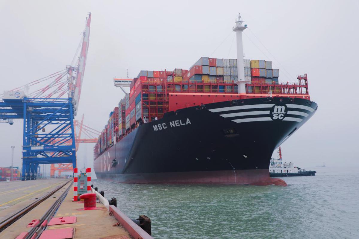 世界最大型集装箱船半月内三靠厦门港 厦门海事赋能“丝路海运”更强力发展
